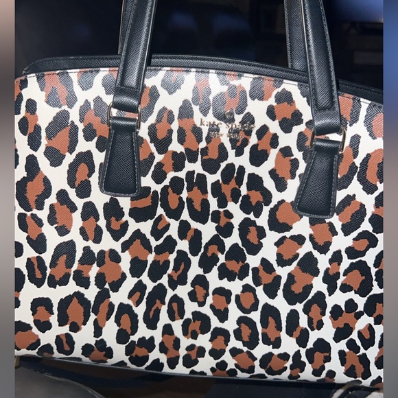 Kate Spade Perry Medium
Satchel Bag Leopard KI380
Animal $399 MSRP - Picture 17 of 17